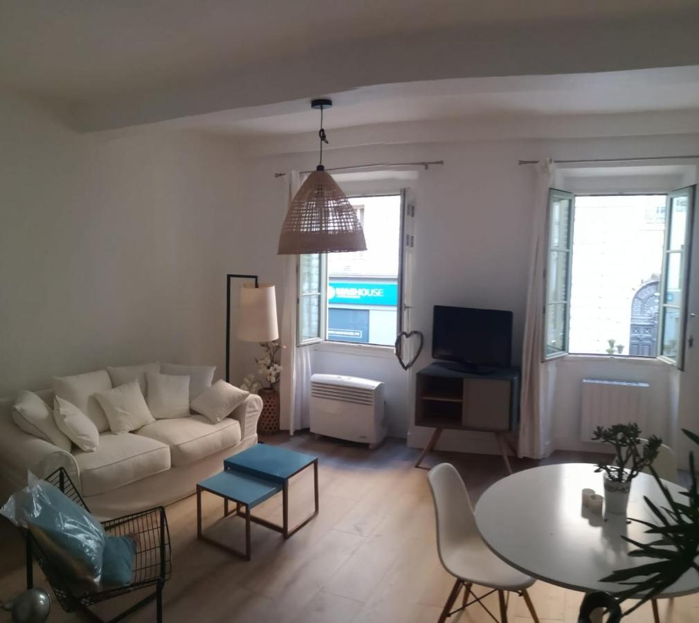 Joli Appartement Nicois En Bord De Mer นีซ ภายนอก รูปภาพ